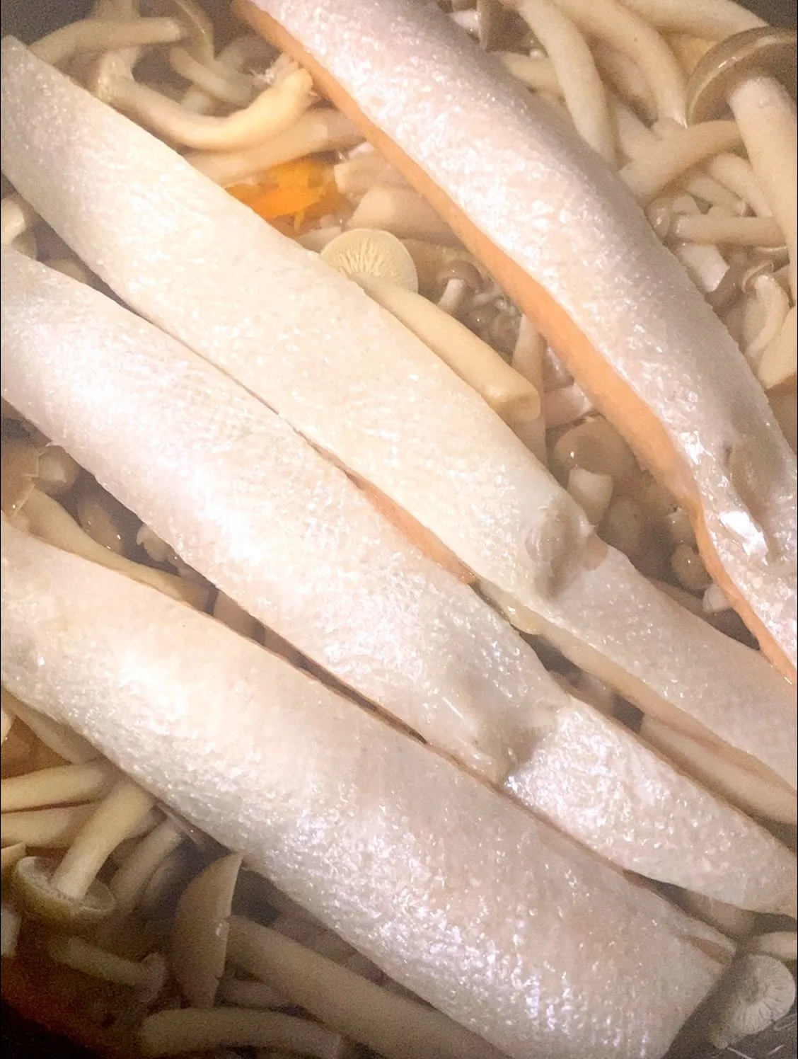 今日、お弁当いらないの知らなくて買ってた鮭ハラス。