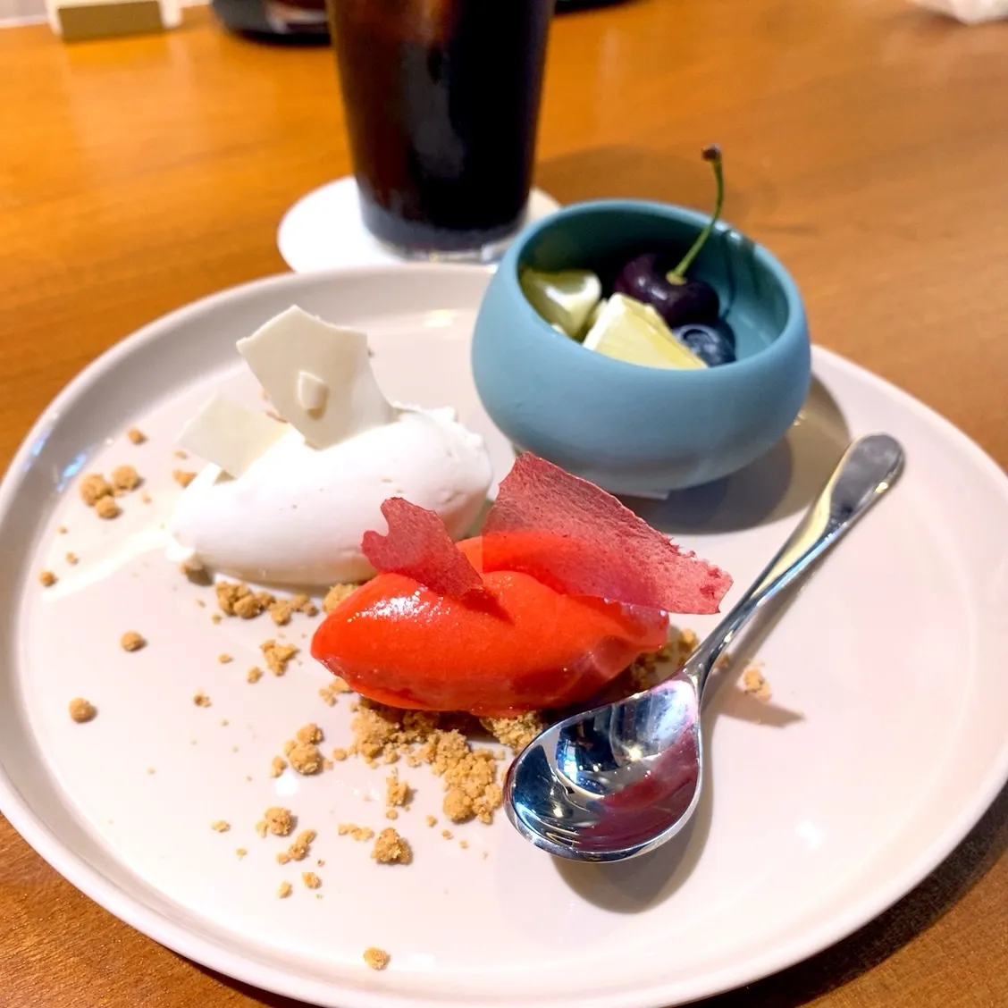 今日は、休暇を取りまして好きな人と旦那と兄と4人で弟が働くお...