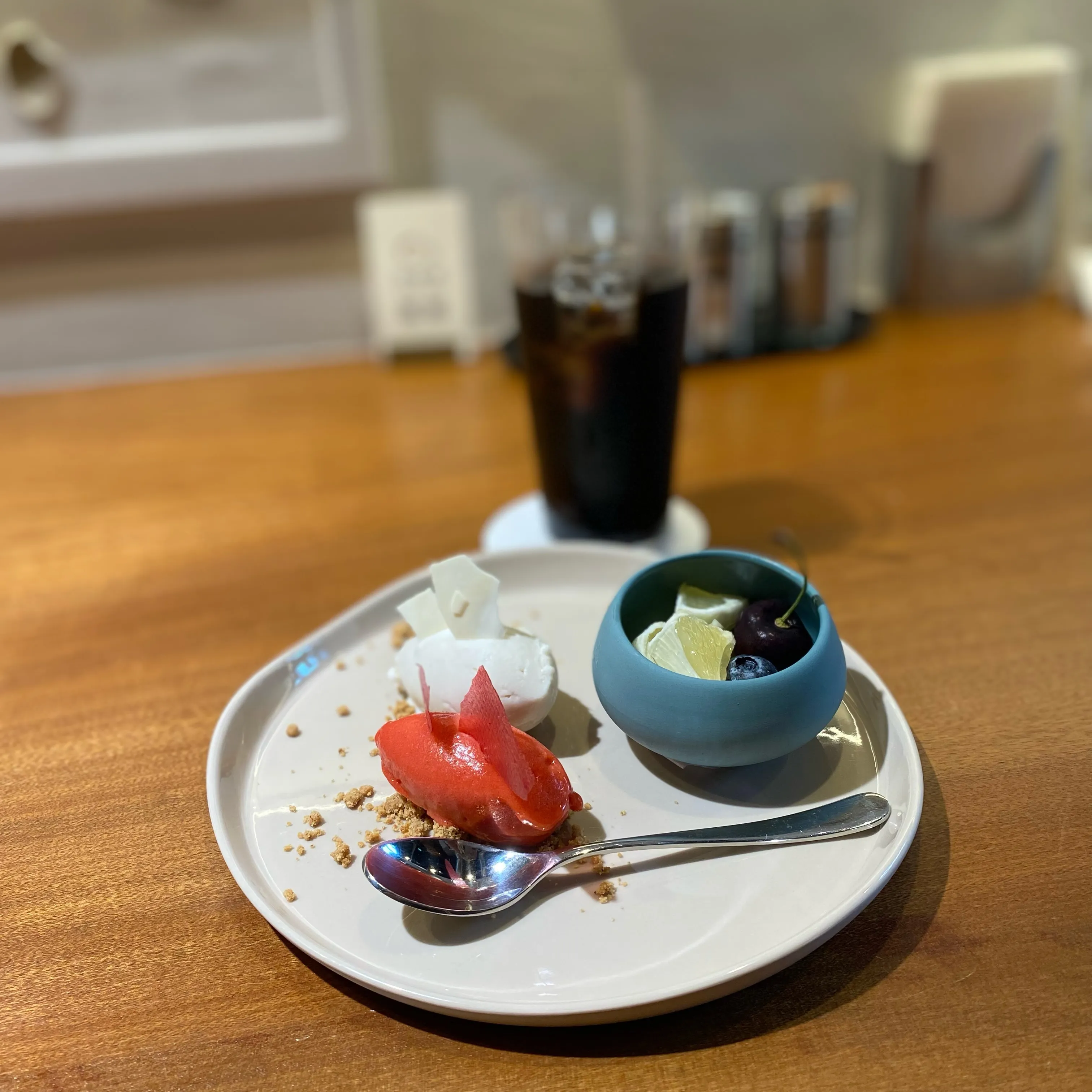 今日は、休暇を取りまして好きな人と旦那と兄と4人で弟が働くお...